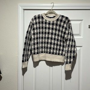 Giorgio Armani Size Medium Black and Cream Patterned Sweater